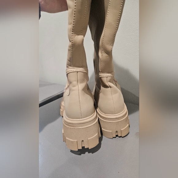 ASOS DESIGN Wide Fit Carla chunky flatknee boots in cappuccino. Size US 6 - Picture 12 of 15